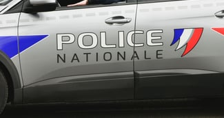 Voiture de police devant immeuble, découverte macabre à Auxerre, Yonne